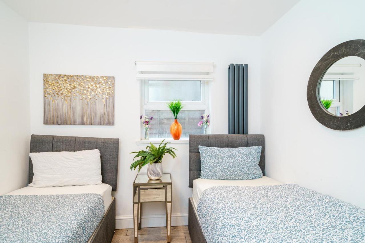 Modern 2 Bed Apartment Close To Westfield Stratford Mall With Garden Лондон Екстериор снимка