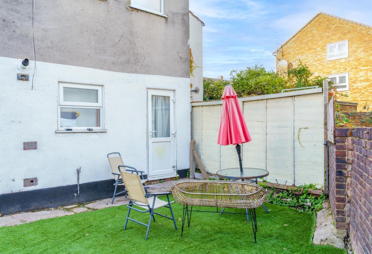 Modern 2 Bed Apartment Close To Westfield Stratford Mall With Garden Лондон Екстериор снимка