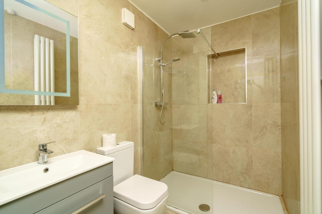 Modern 2 Bed Apartment Close To Westfield Stratford Mall With Garden Лондон Екстериор снимка